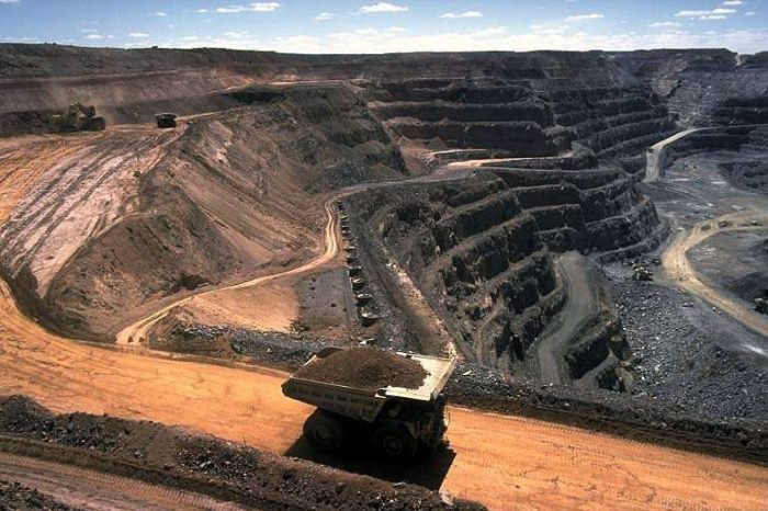 Kalgoorlie_open_cast_mine